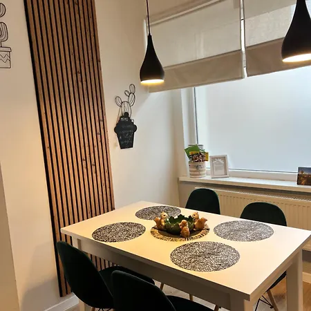 Apartment Cieplicka 20 *